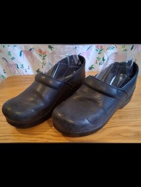 EUC Dansko Professional Distressed Black Leather No Slip Ortho Clog Shoe SZ 8.5